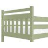 Detail na drevené čelo postele