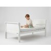 Dieťa na bielej detskej posteli Noble Toddler Bed
