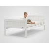 Dieťa na bielej detskej posteli Country Toddler Bed
