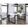 Dizajnový stôl na kovových nožičkách